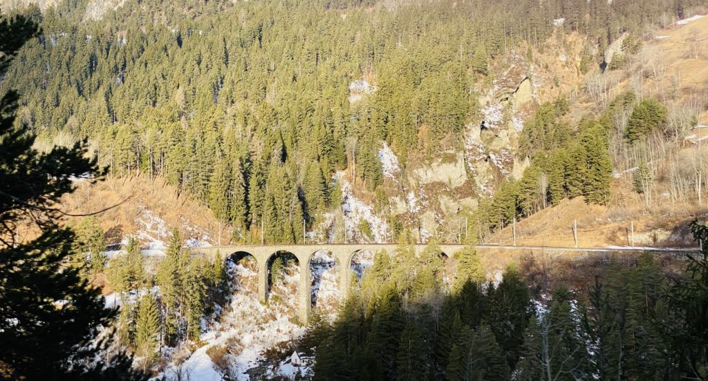 OllO World Travel Guide, Landwasser Viaduct